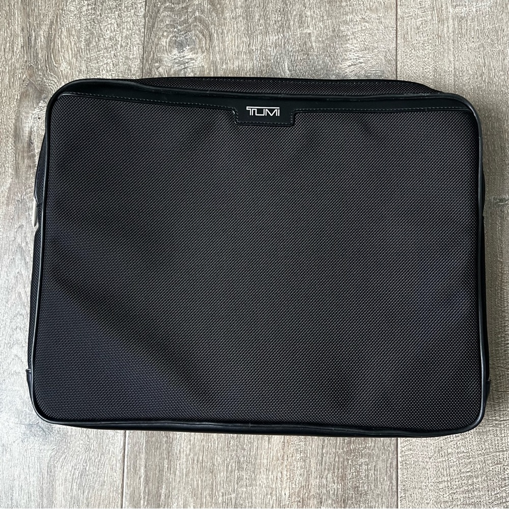 TUMI Zipper Computer Laptop Surface Mac iPad Tablet Protective Sleeve 15" Black
